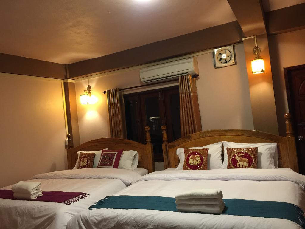 Happy River View Hotel Vang Vieng Buitenkant foto
