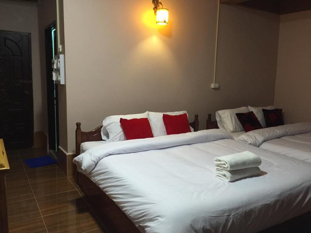 Happy River View Hotel Vang Vieng Buitenkant foto