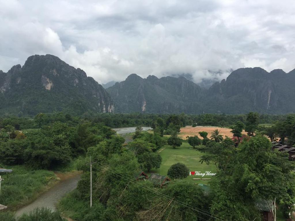 Happy River View Hotel Vang Vieng Buitenkant foto