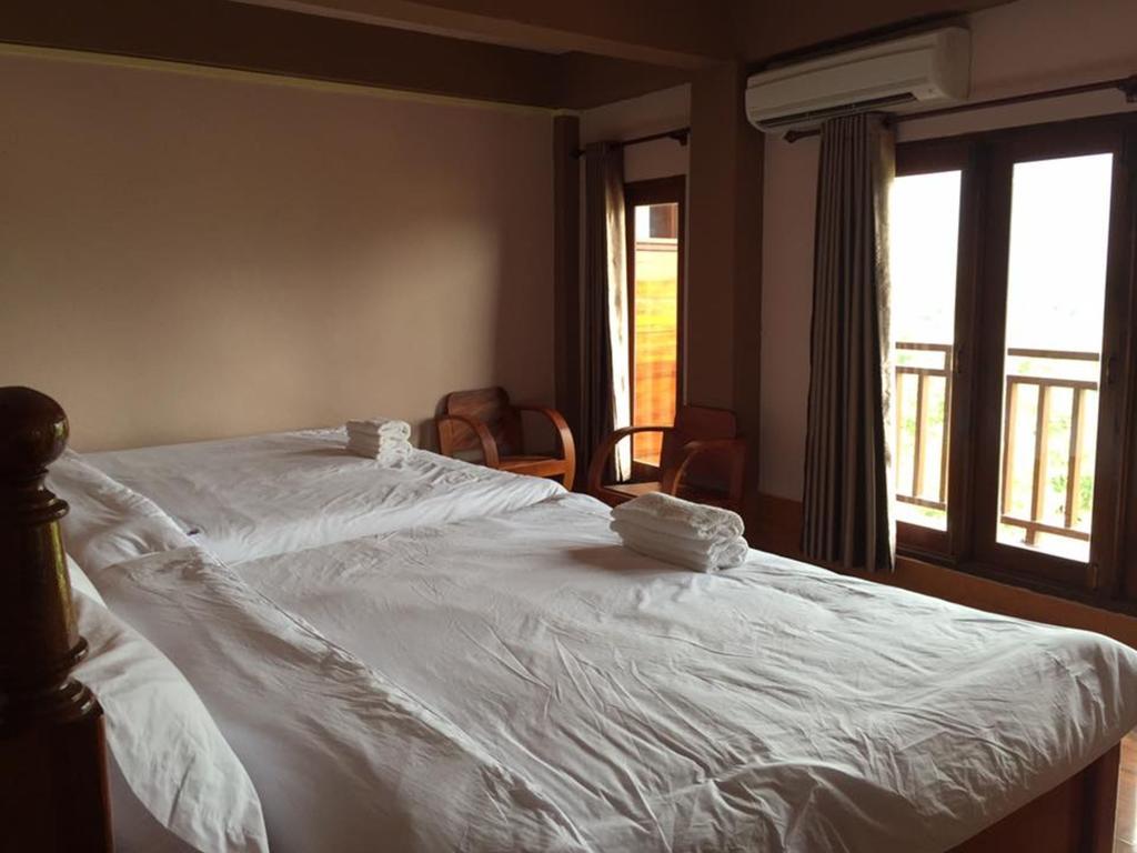 Happy River View Hotel Vang Vieng Buitenkant foto