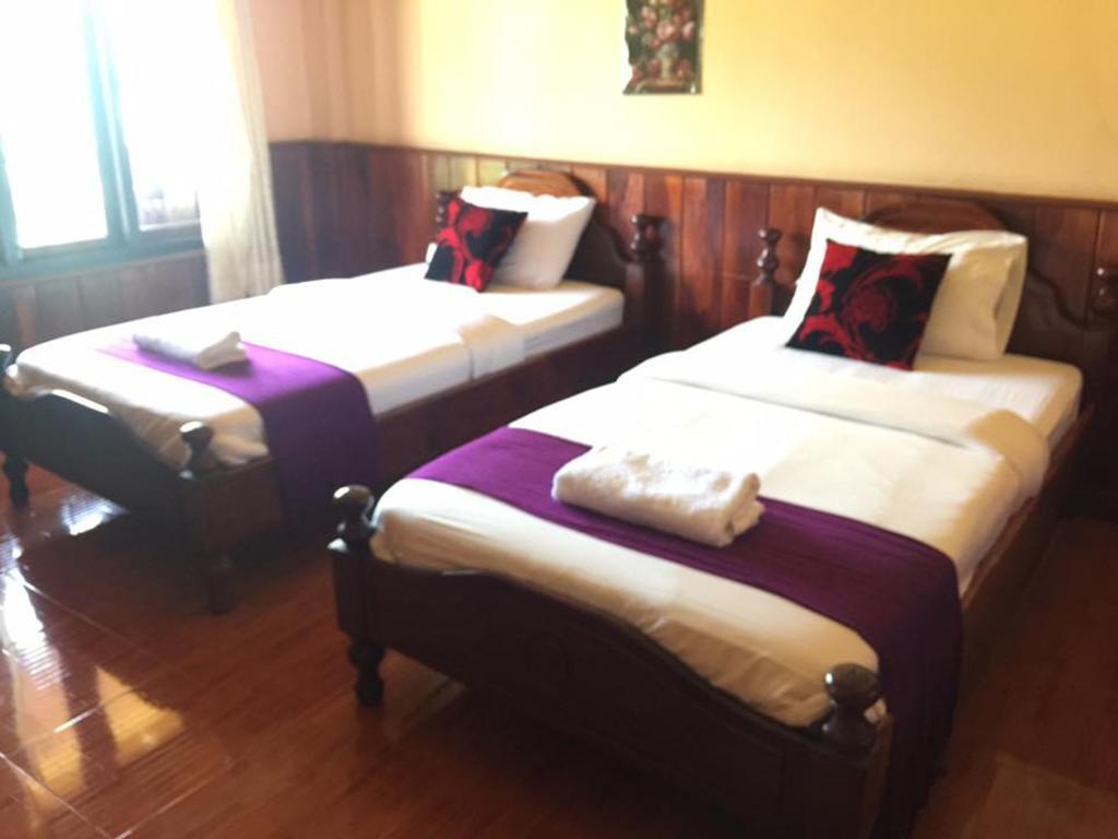 Happy River View Hotel Vang Vieng Buitenkant foto