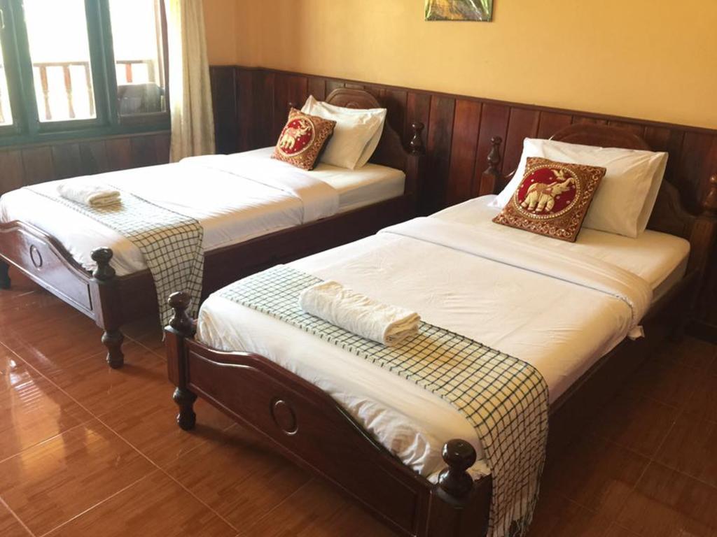 Happy River View Hotel Vang Vieng Buitenkant foto