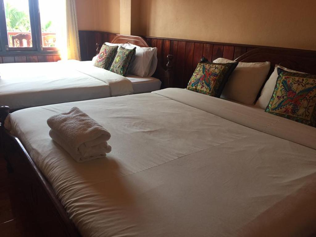 Happy River View Hotel Vang Vieng Buitenkant foto