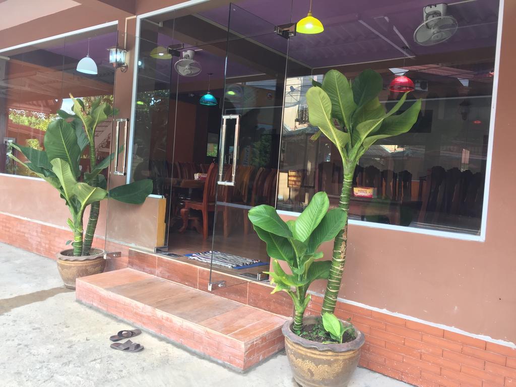 Happy River View Hotel Vang Vieng Buitenkant foto