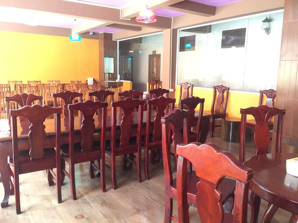 Happy River View Hotel Vang Vieng Buitenkant foto
