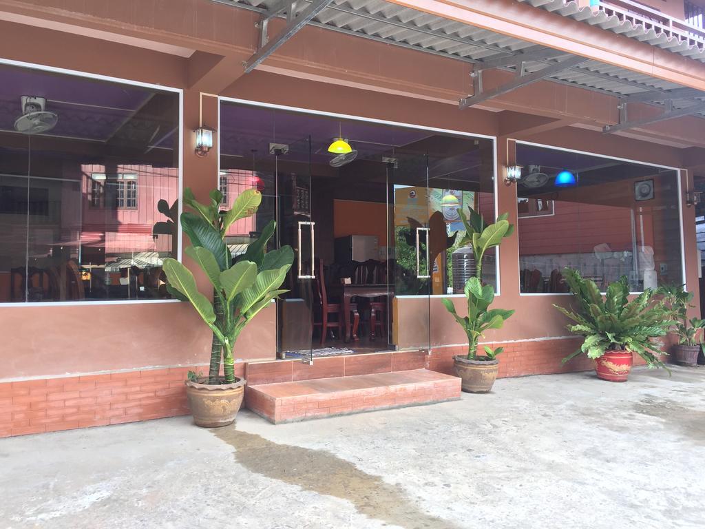Happy River View Hotel Vang Vieng Buitenkant foto