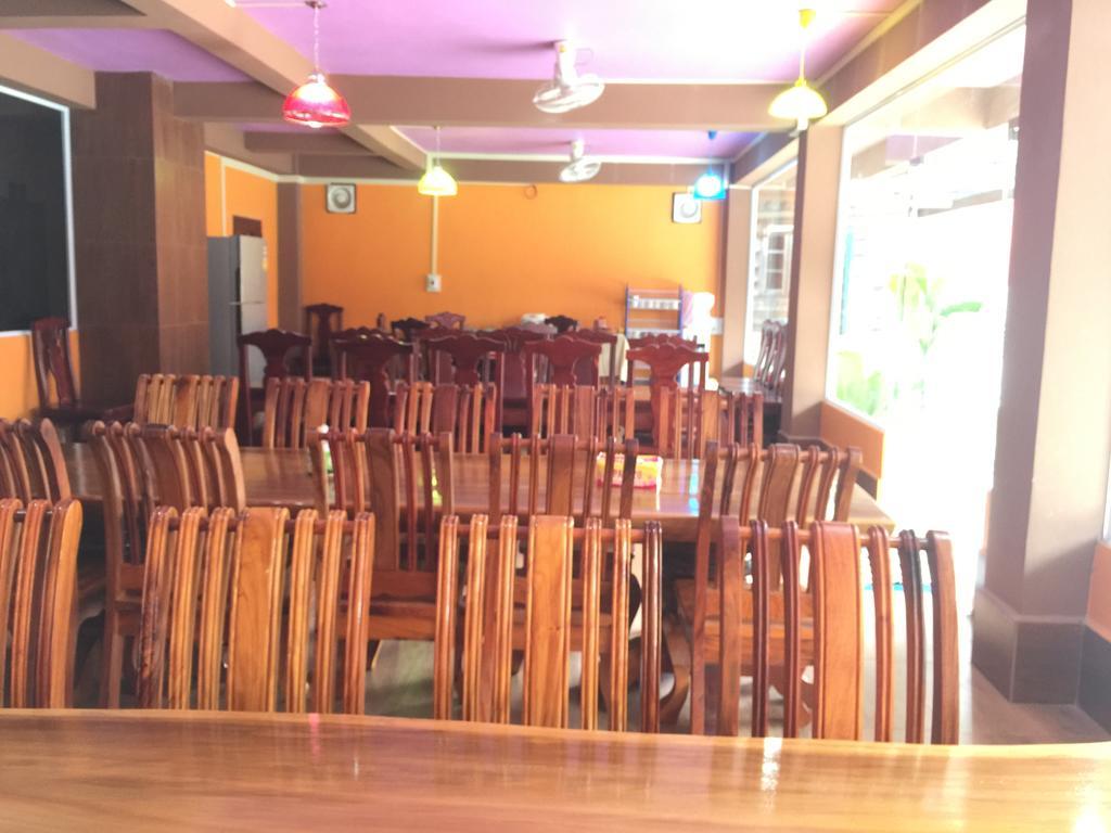 Happy River View Hotel Vang Vieng Buitenkant foto